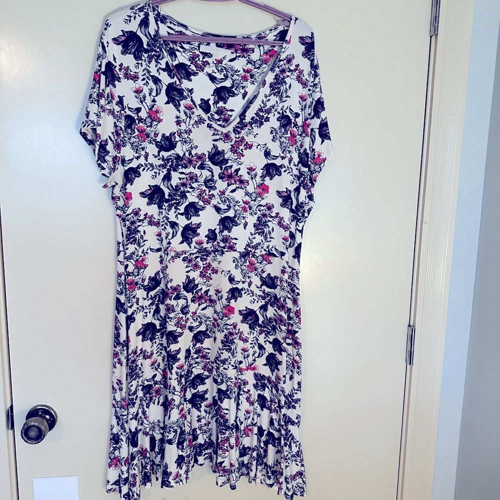 Next UK size 16 (UK 20) comfortable V neck dress unworn.